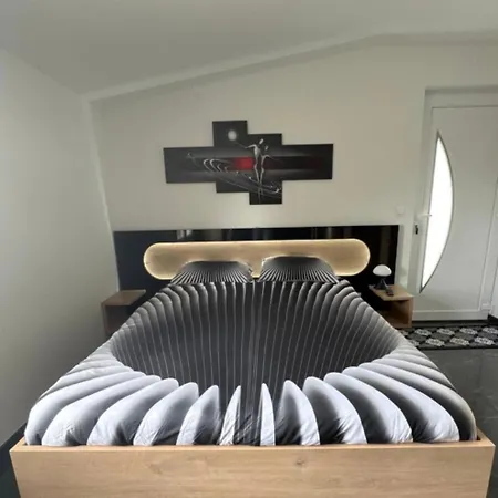 Hotes Avec Vue Panoramique Sur La Foret בית הארחה דינייה-לה-בן