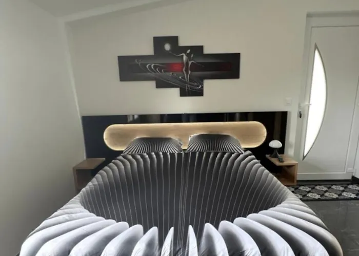 Hotes Avec Vue Panoramique Sur La Foret 게스트하우스 디뉴레뱅